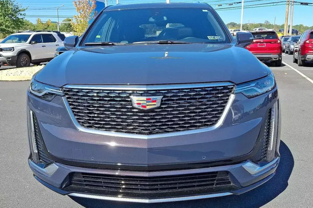 2025 Cadillac XT6 Luxury photo 1