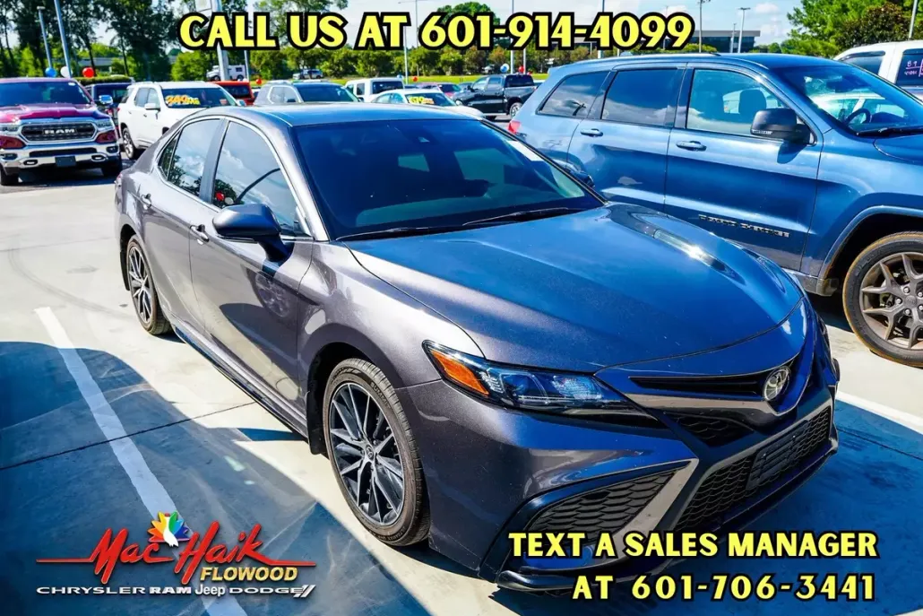 2023 Toyota Camry SE photo 1