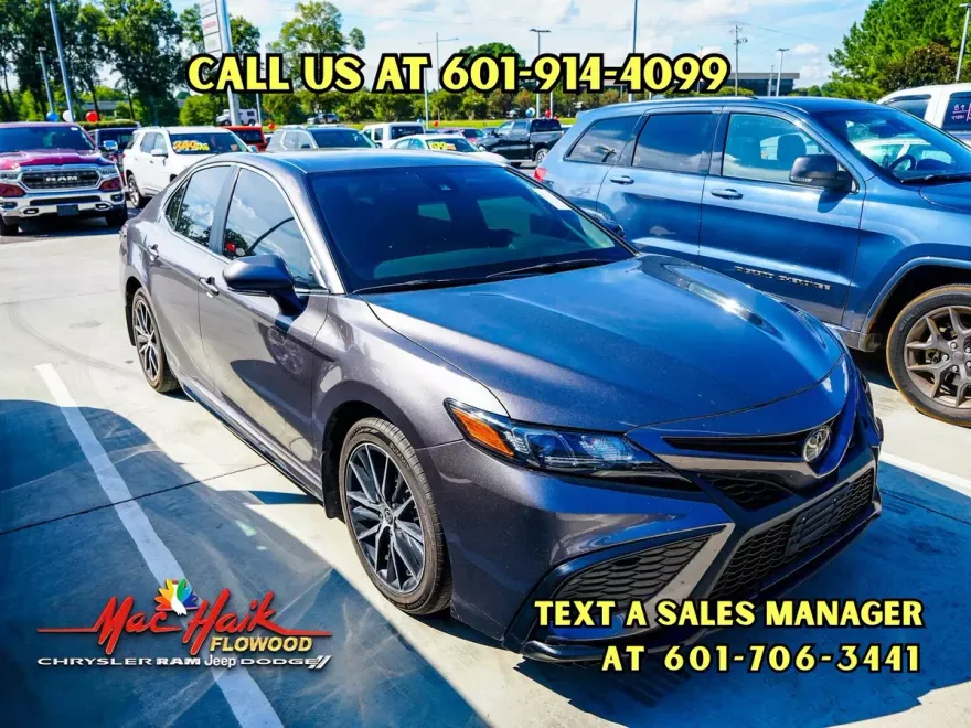 2023 Toyota Camry SE photo 1