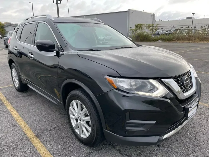 2018 Nissan Rogue SV photo 1