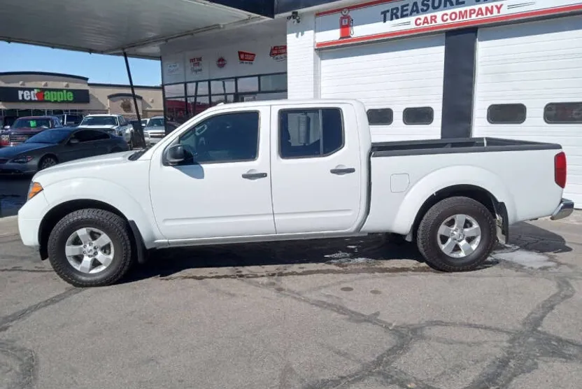 2013 Nissan Frontier SL photo 1