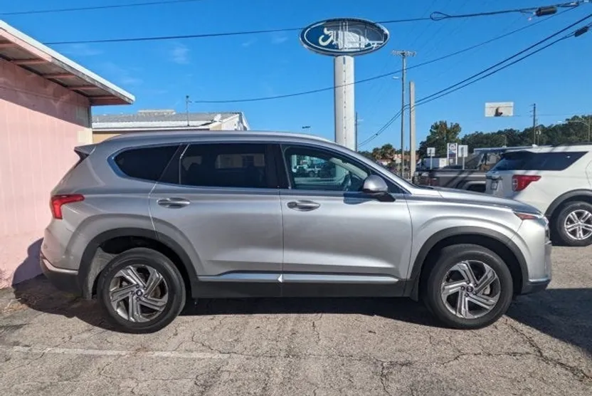 2022 Hyundai Santa Fe SEL photo 1