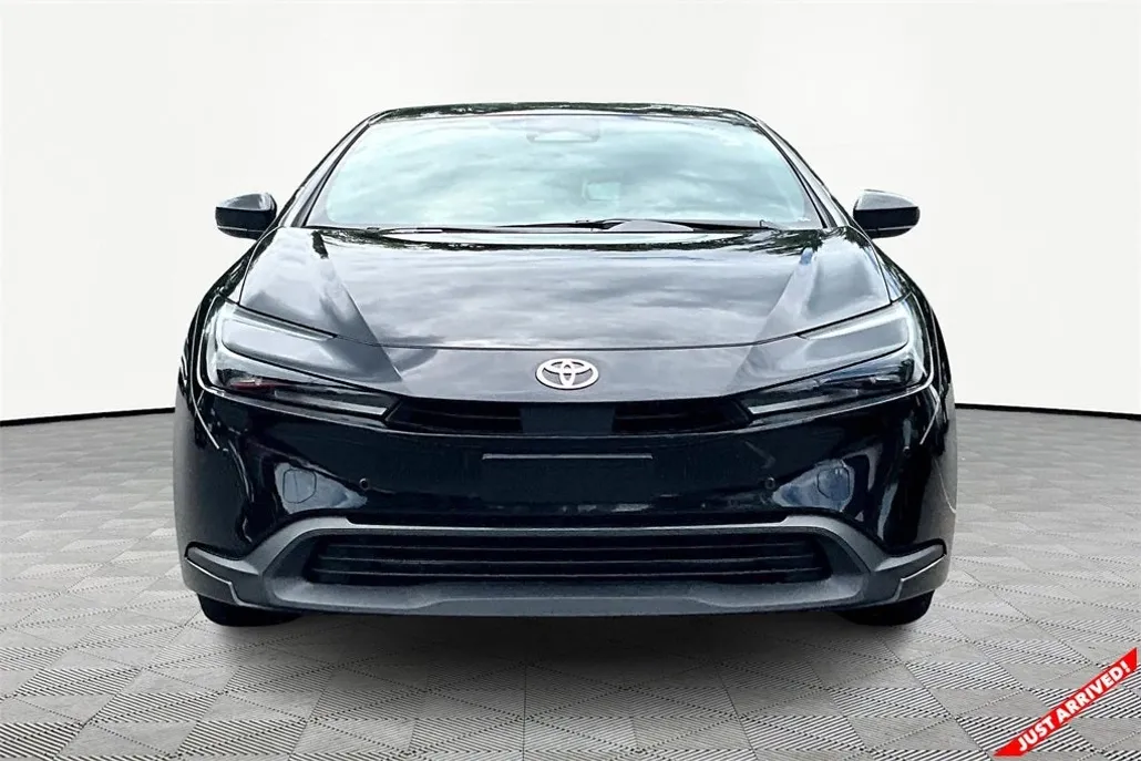 2024 Toyota Prius LE photo 1