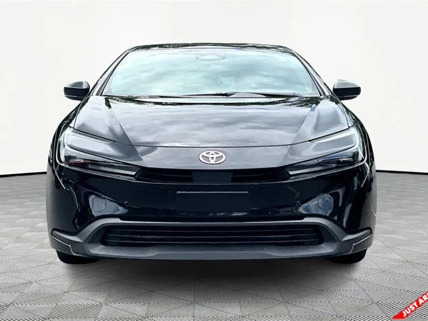 2024 Toyota Prius LE photo 1