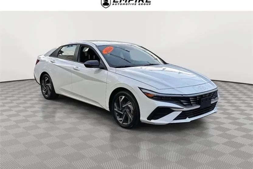 2025 Hyundai Elantra SEL Sport photo 1
