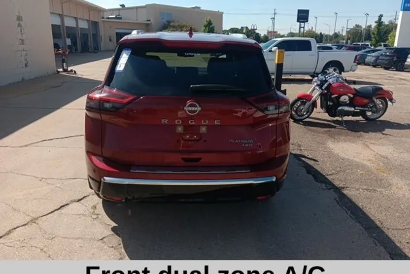 2026 Nissan Rogue Platinum photo 1