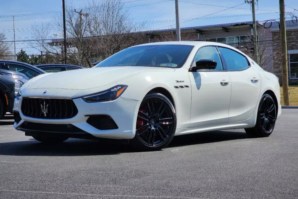 2024 Maserati Ghibli Modena Q4 photo 1