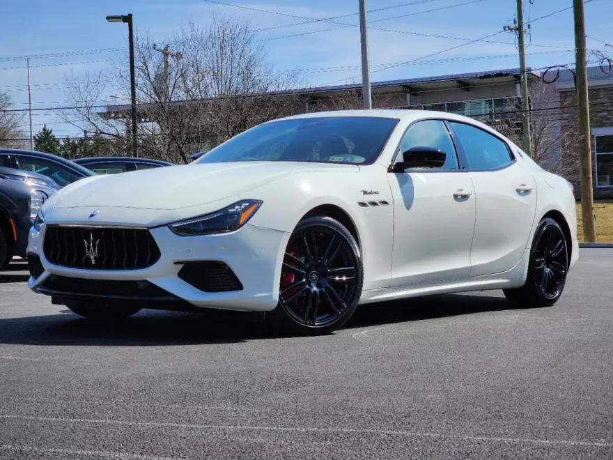 2024 Maserati Ghibli Modena Q4 photo 1