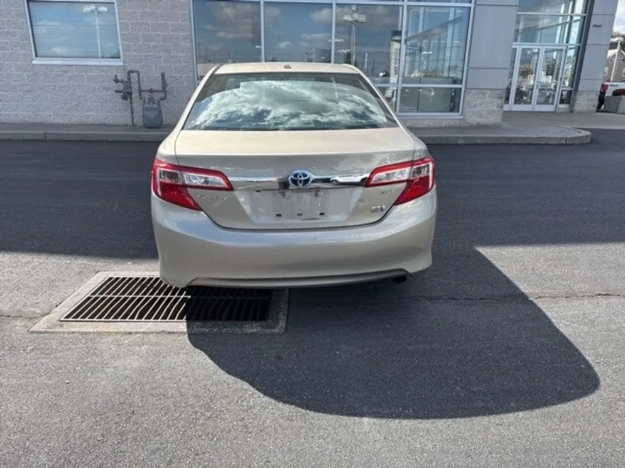 2013 Toyota Camry Hybrid XLE photo 1