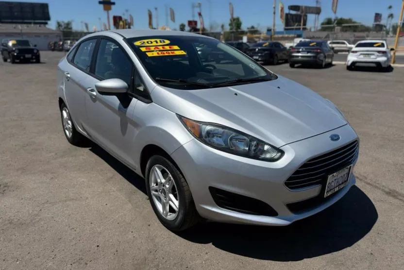 2018 Ford Fiesta SE photo 1