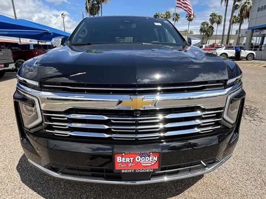 2026 Chevrolet Suburban Premier photo 1