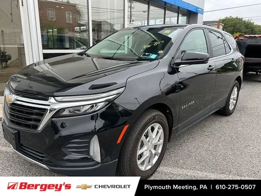 2022 Chevrolet Equinox LT photo 1
