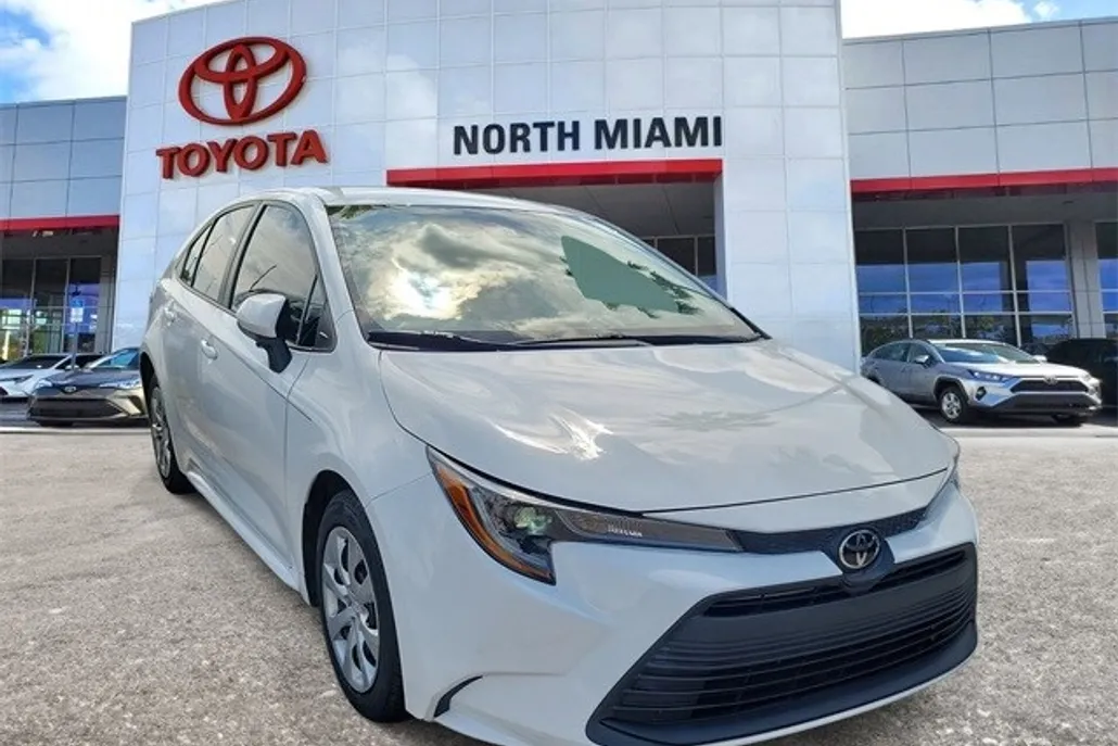 2023 Toyota Corolla LE photo 1