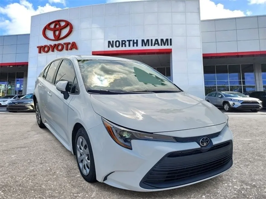 2023 Toyota Corolla LE photo 1
