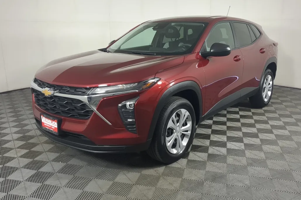 2025 Chevrolet Trax LS photo 1