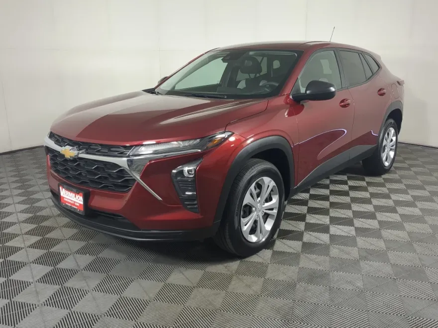 2025 Chevrolet Trax LS photo 1