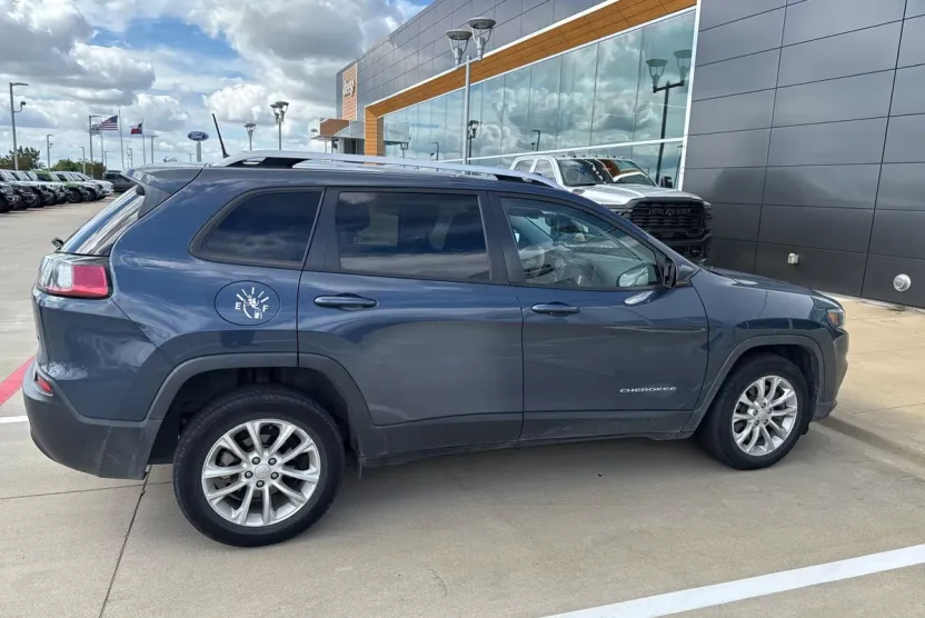 2021 Jeep Cherokee Latitude photo 1