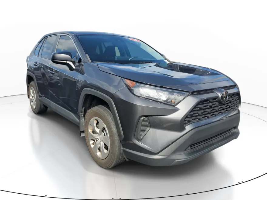 2022 Toyota RAV4 LE photo 1