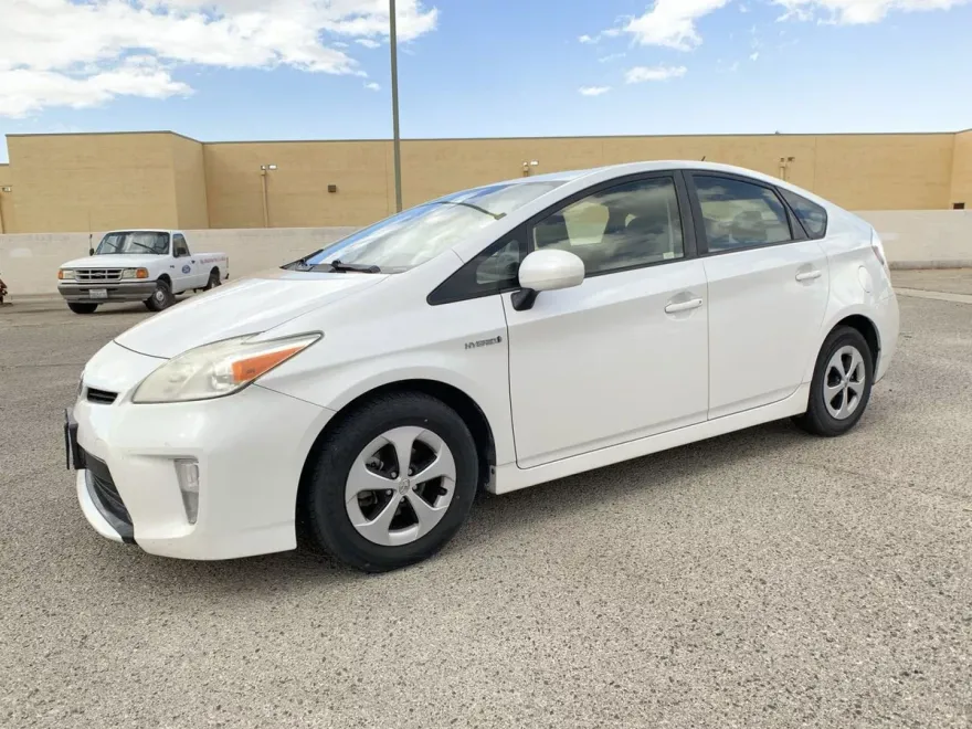 2013 Toyota Prius One photo 1
