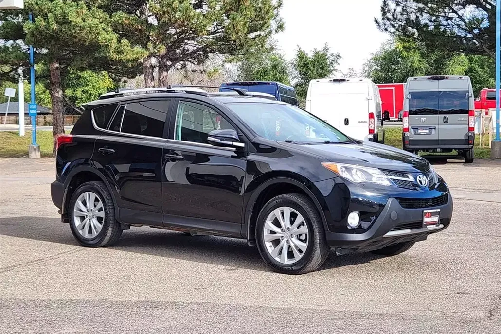 2015 Toyota RAV4 Limited photo 1