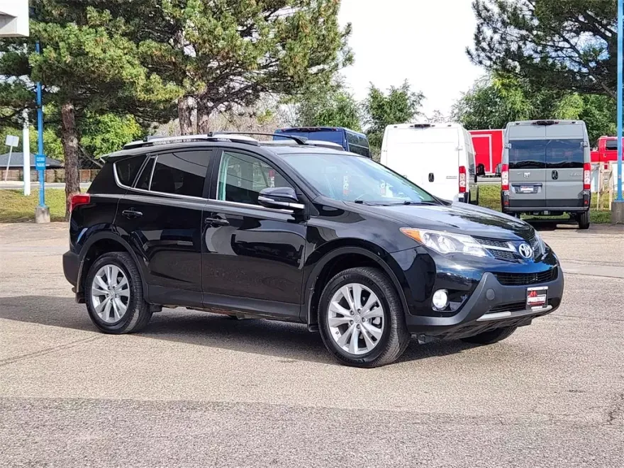 2015 Toyota RAV4 Limited photo 1