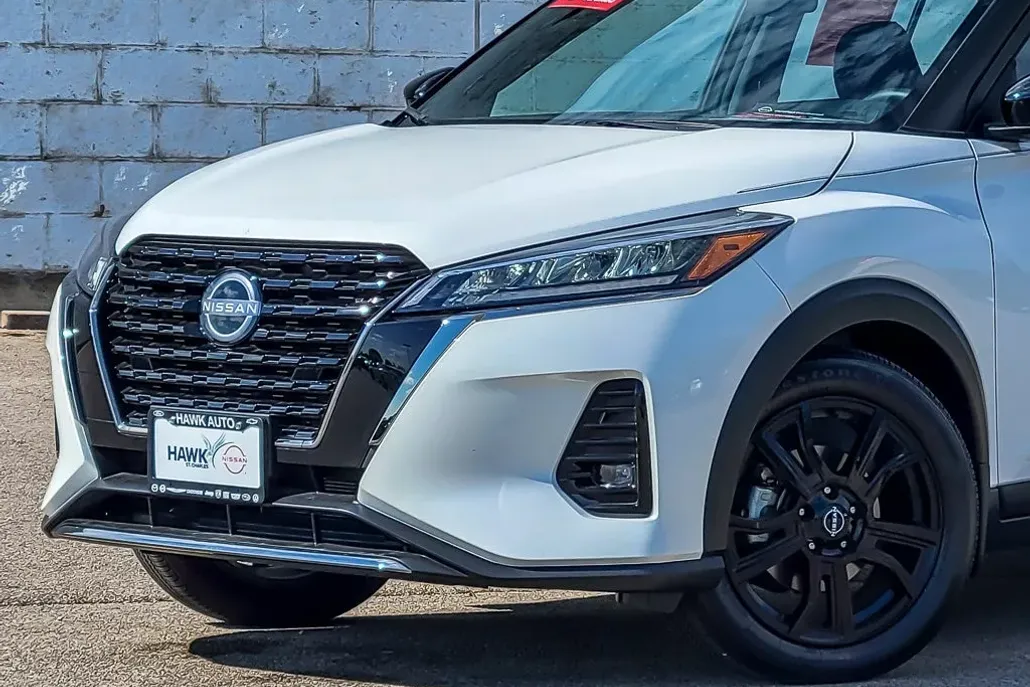 2024 Nissan Kicks SR photo 1