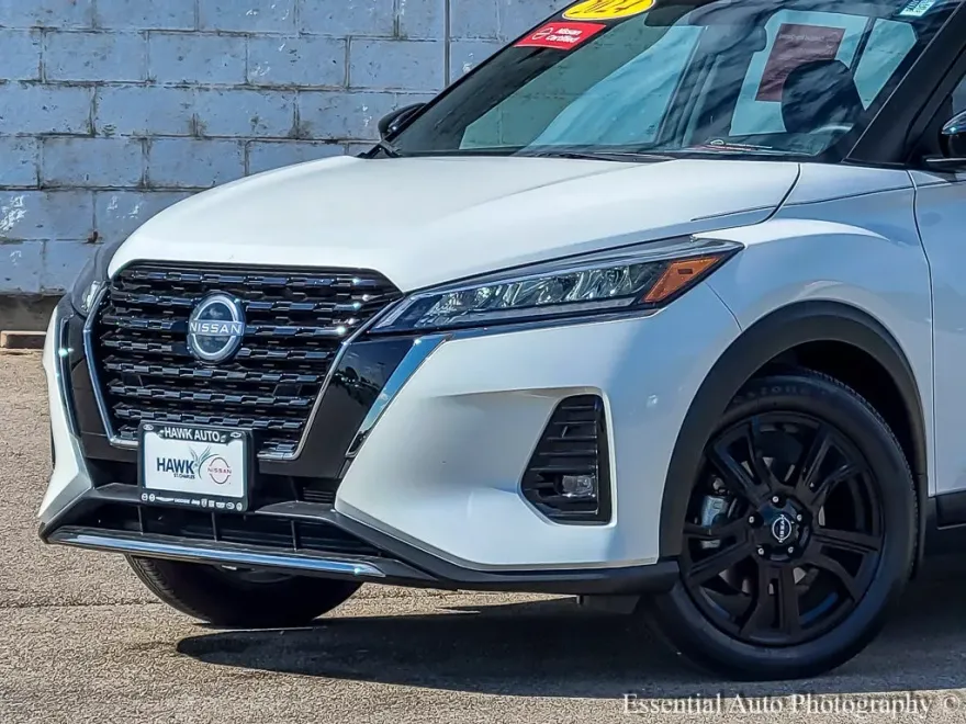 2024 Nissan Kicks SR photo 1