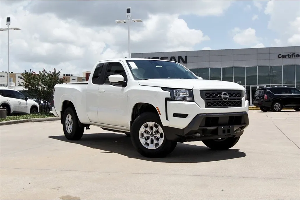 2024 Nissan Frontier SV photo 1