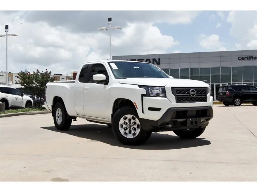 2024 Nissan Frontier SV photo 1