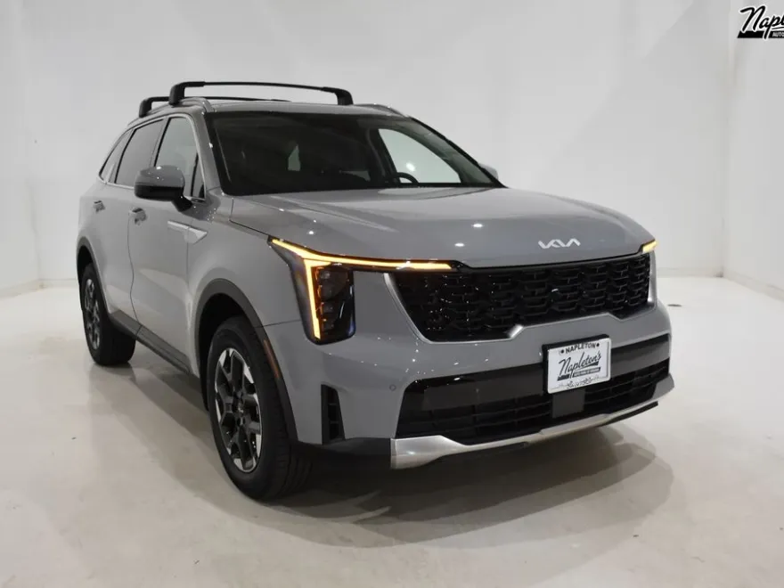 2025 Kia Sorento S photo 1