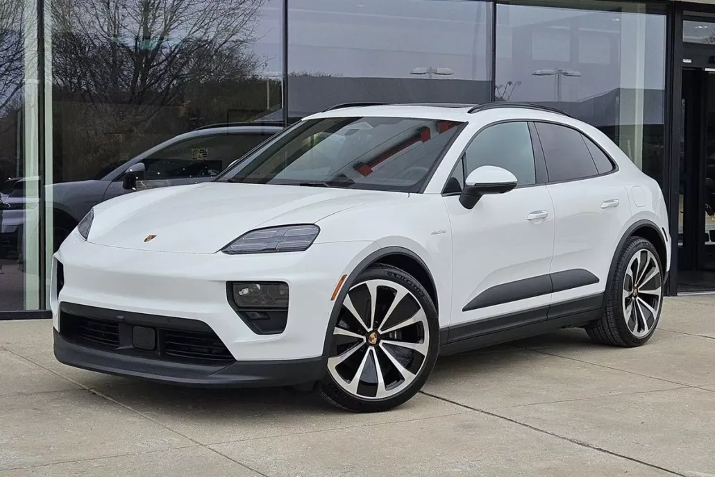 2025 Porsche Macan Electric photo 1