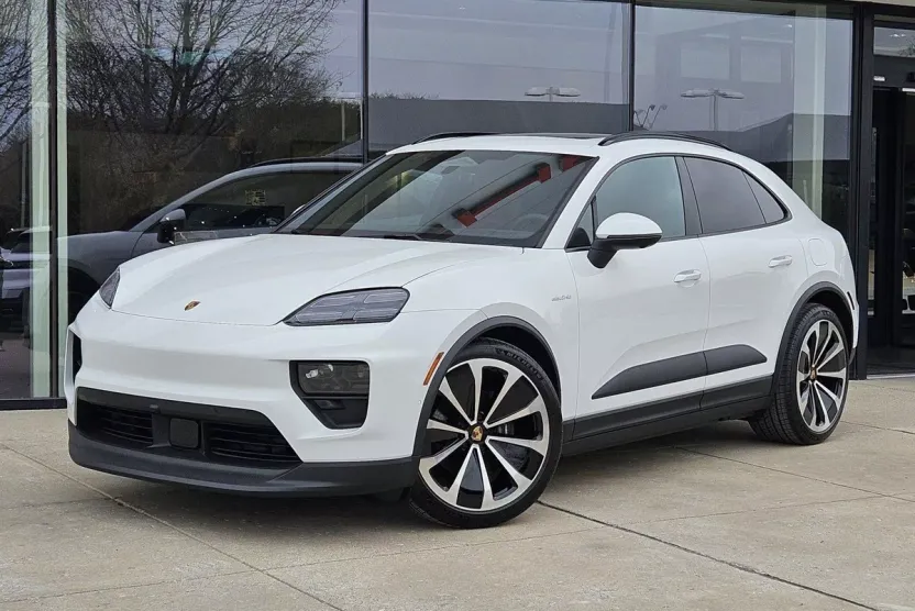 2025 Porsche Macan Electric photo 1