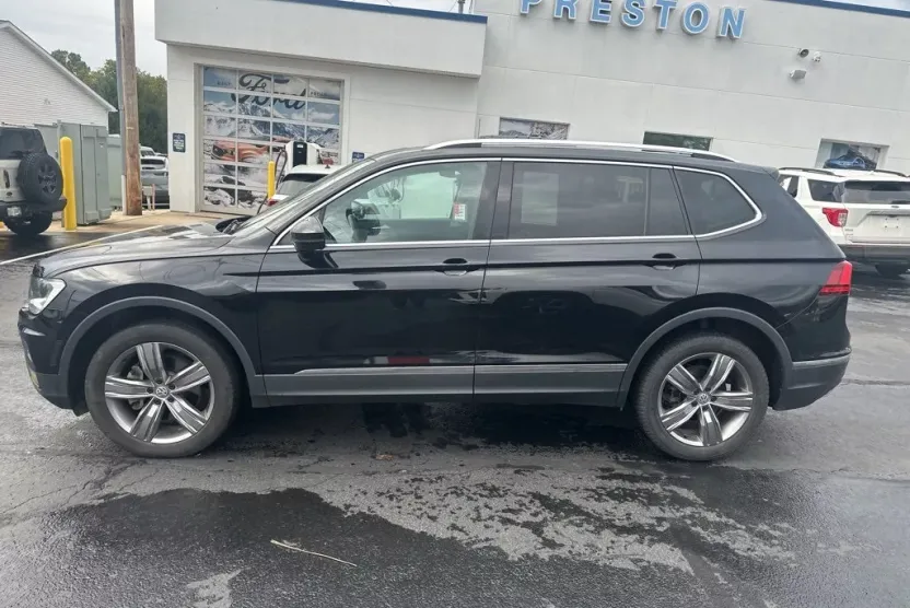 2021 Volkswagen Tiguan R-Line Black SEL photo 1