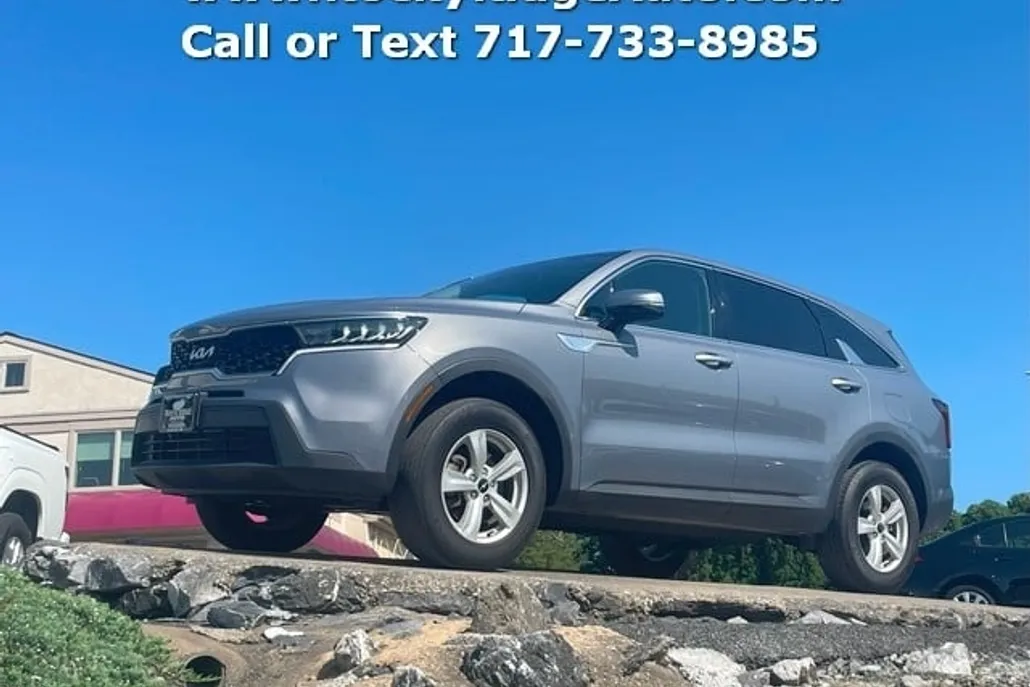 2022 Kia Sorento LX photo 1