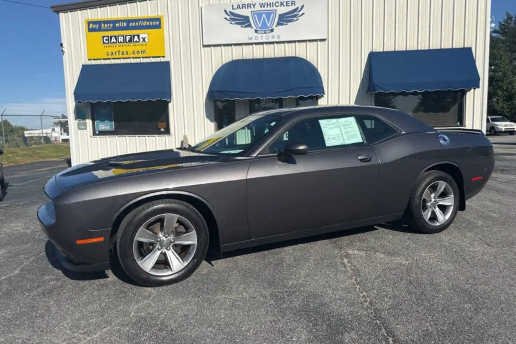 2019 Dodge Challenger SXT photo 1