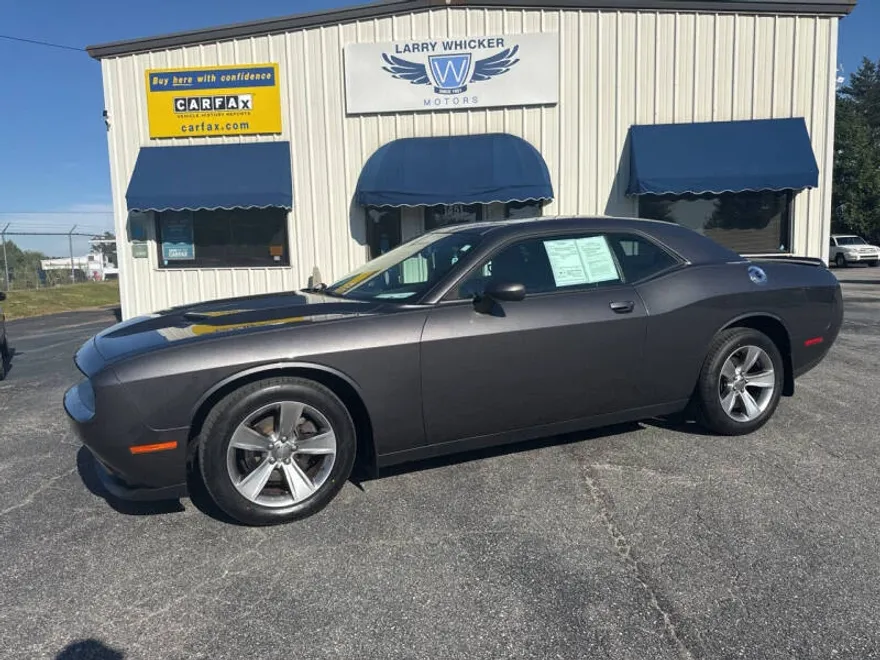 2019 Dodge Challenger SXT photo 1