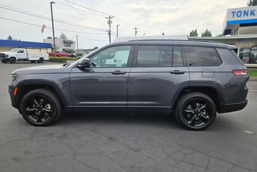 2023 Jeep Grand Cherokee Altitude photo 1