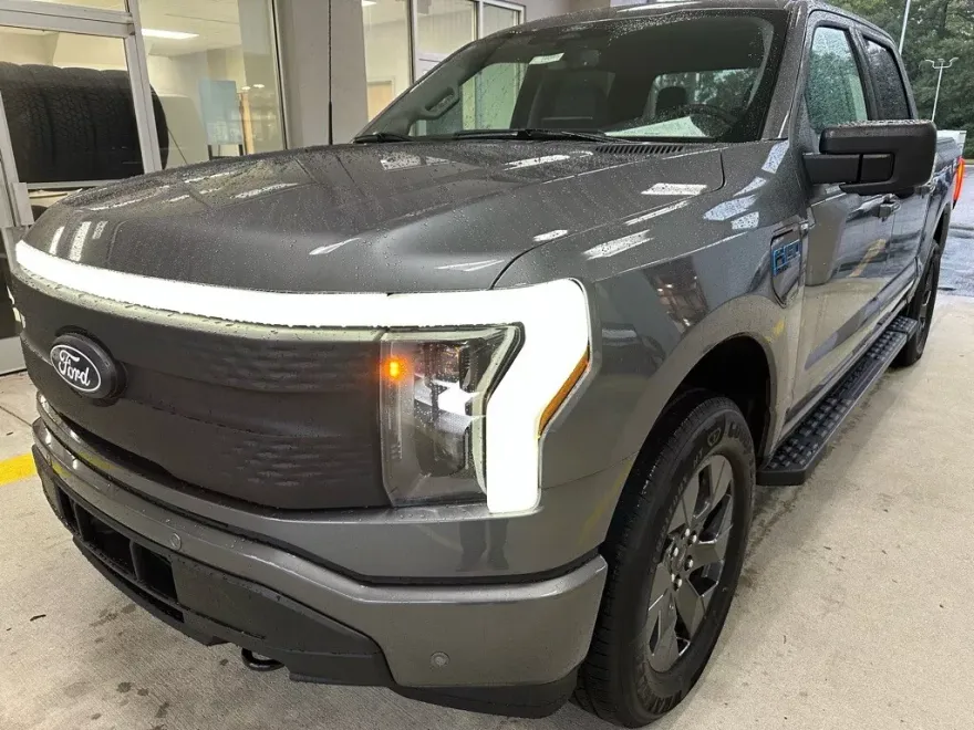 2025 Ford F-150 Lightning photo 1