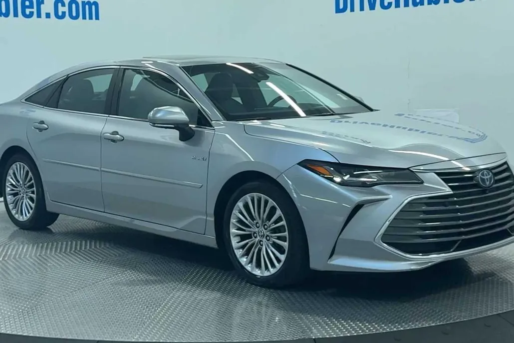 2020 Toyota Avalon Hybrid Limited photo 1