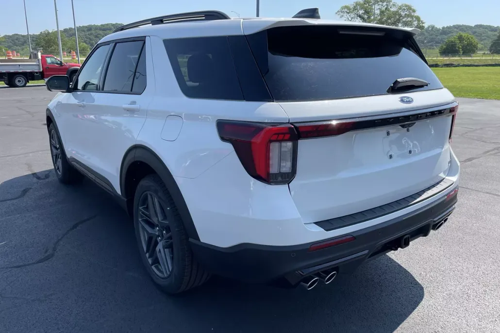 2025 Ford Explorer ST photo 1