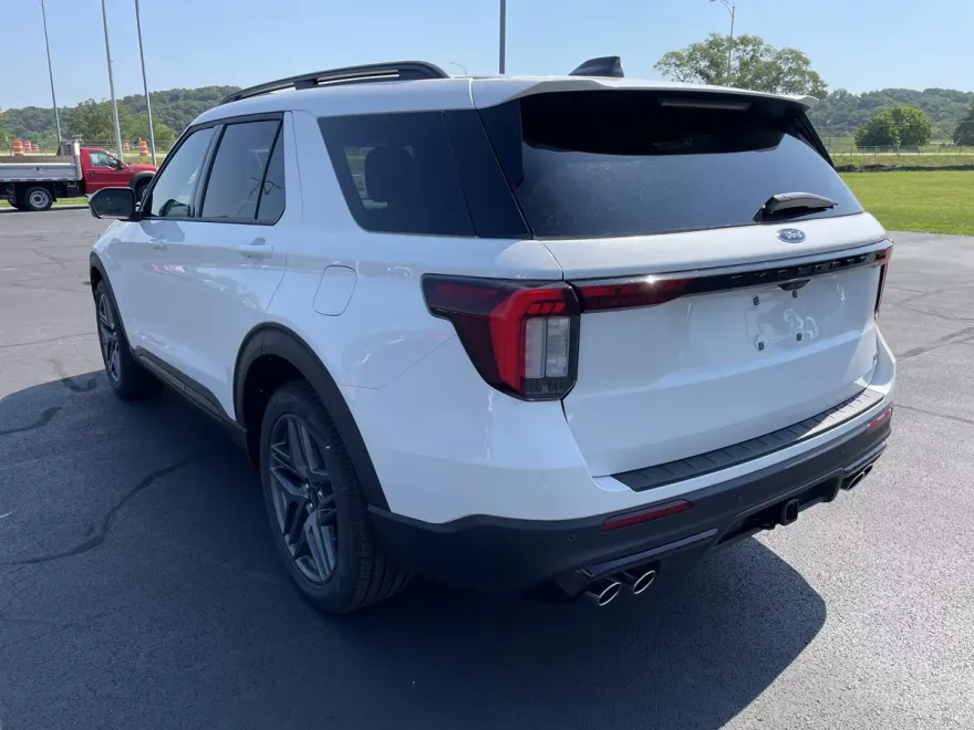 2025 Ford Explorer ST photo 1