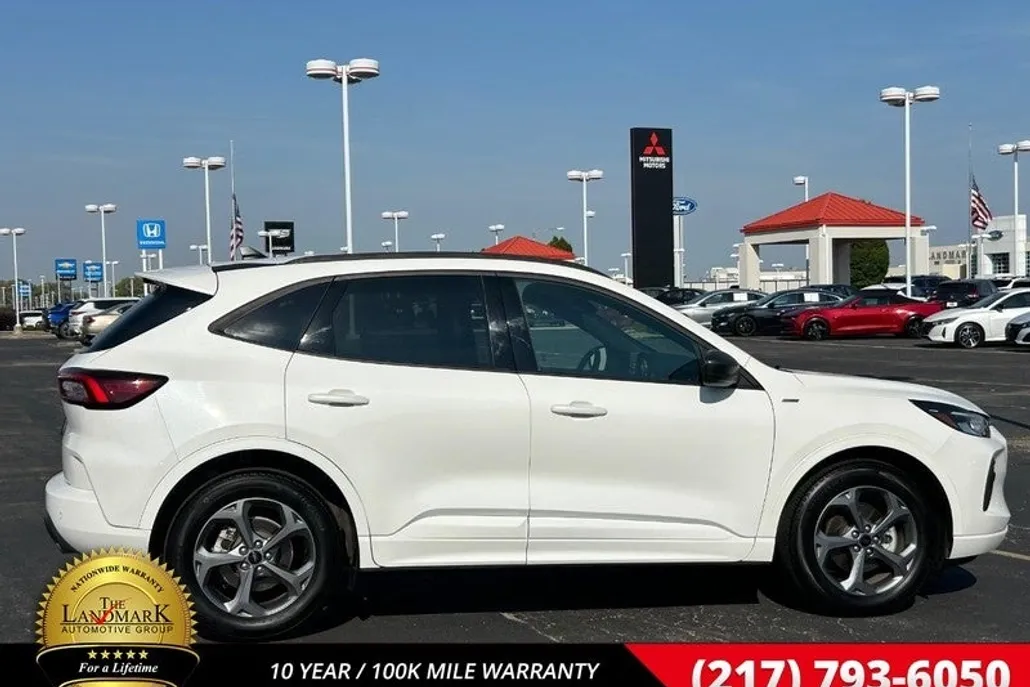 2024 Ford Escape ST-Line photo 1