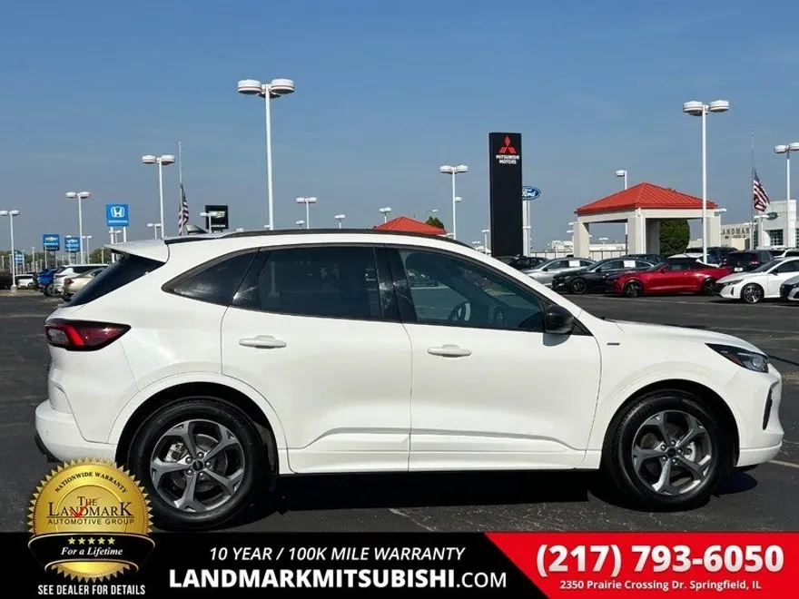 2024 Ford Escape ST-Line photo 1