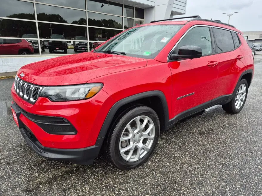 2023 Jeep Compass Latitude Lux photo 1