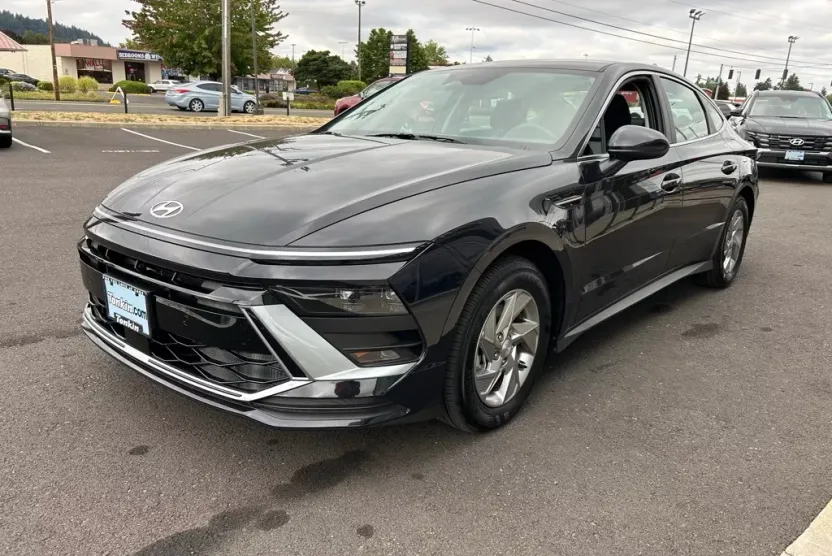2025 Hyundai Sonata SE photo 1
