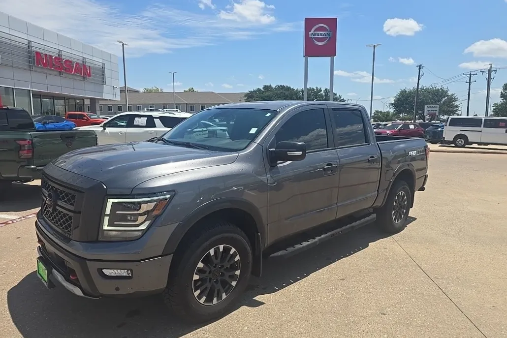 2024 Nissan Titan PRO-4X photo 1