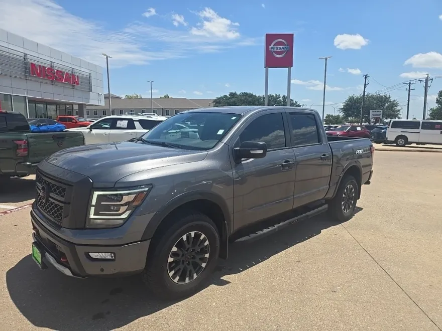 2024 Nissan Titan PRO-4X photo 1