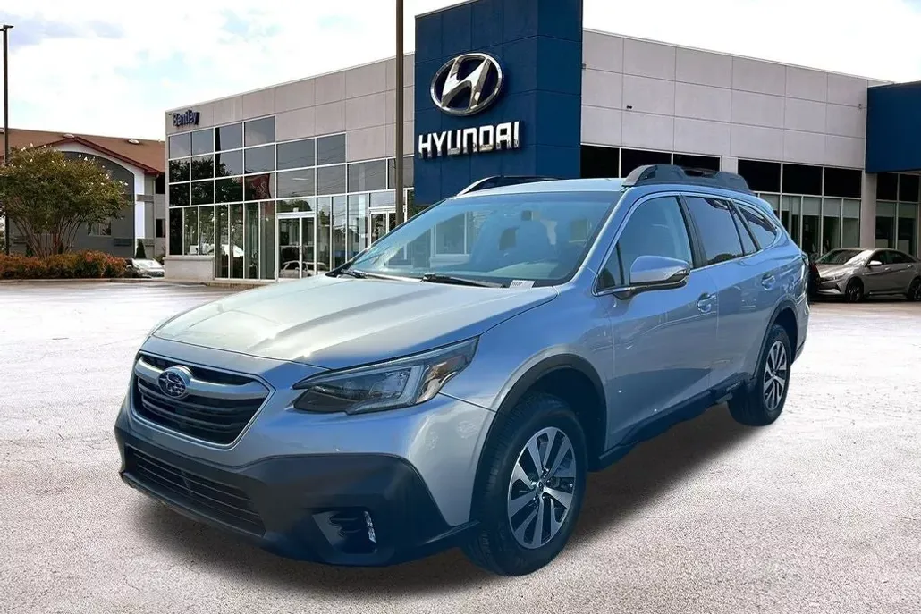 2020 Subaru Outback Premium photo 1