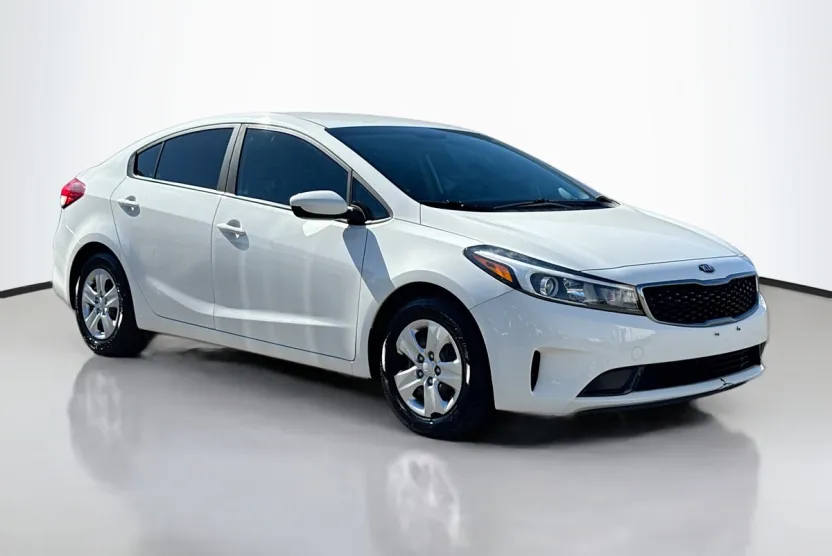 2017 Kia Forte LX Base photo 1