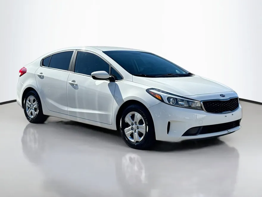 2017 Kia Forte LX Base photo 1